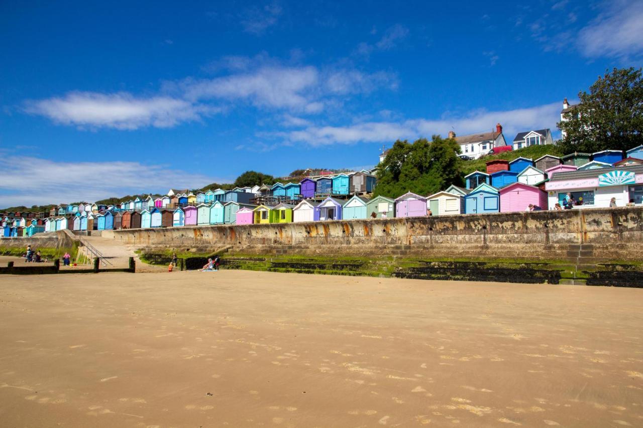Lovely Caravan With Large Decking At Naze Marine Holiday Park Ref 17306Br ولتون - أون - ذى - ناز المظهر الخارجي الصورة